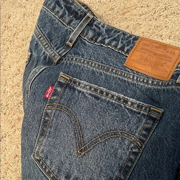 Levi's Premium Dark Denim Jeans - Picture 3 of 7